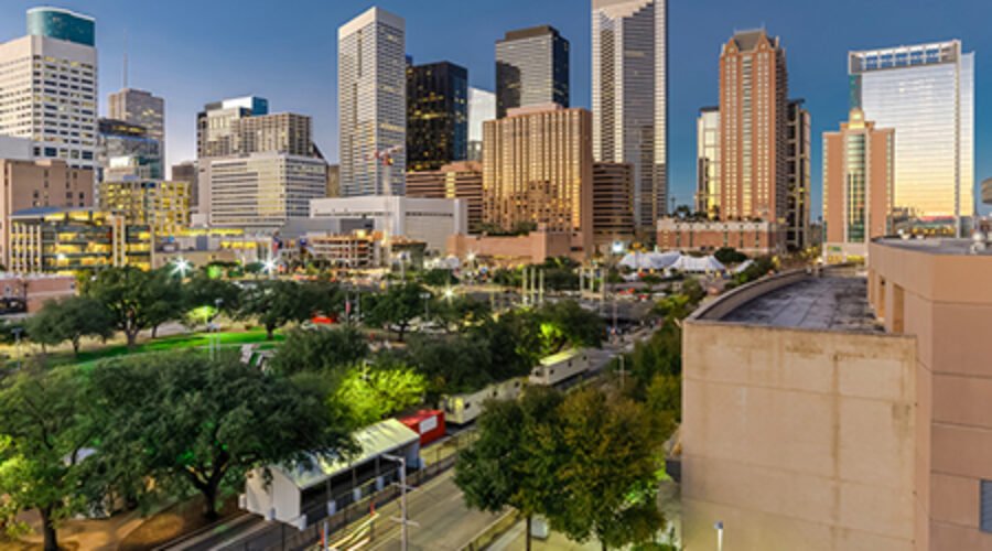 🎄 Cozy & Cool: The Best Airbnb Stays in Montrose, Houston for Fall and the Christmas Season